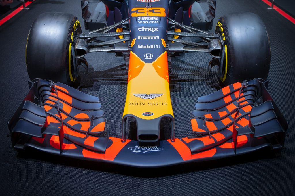 Cursele de Formula 1 și Învățarea: Cum Motorsport-ul Inspira Pasionații de Știință și Inginerie